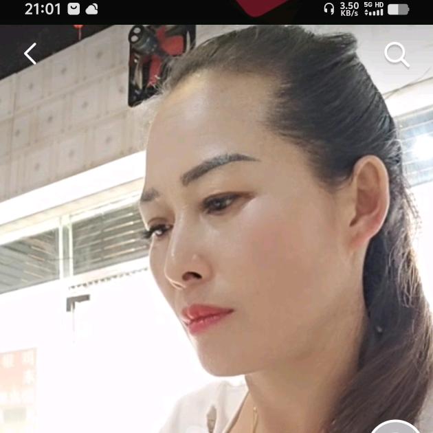单亲妈妈。
