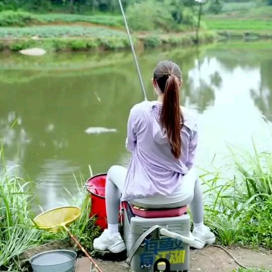 莉莉爱钓鱼🎣