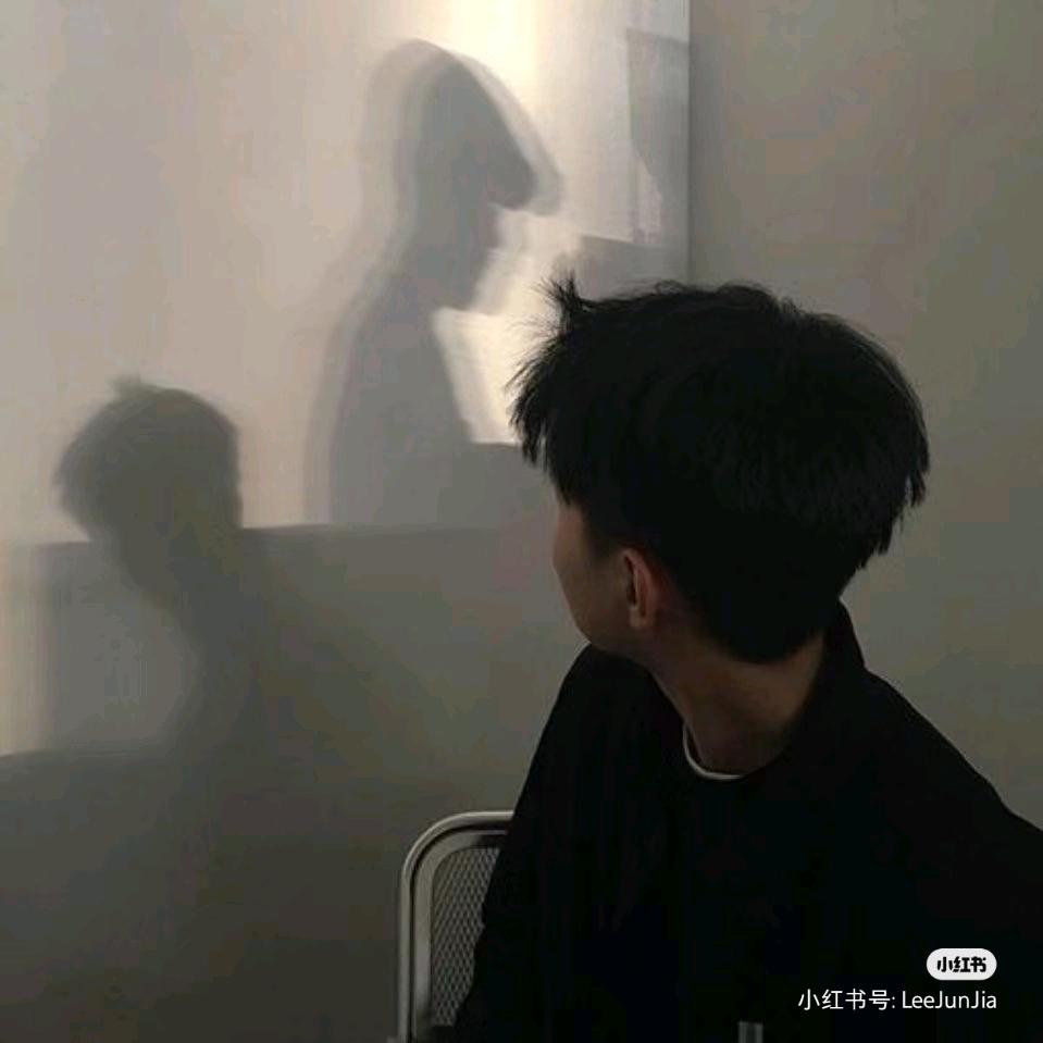 不会打反手🏸