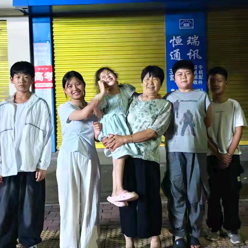王乐依奶奶
