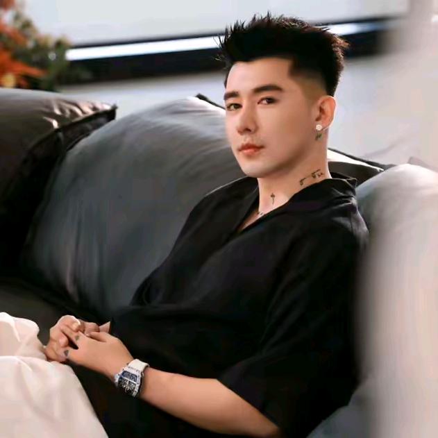 杨圣坤(精品穿搭)