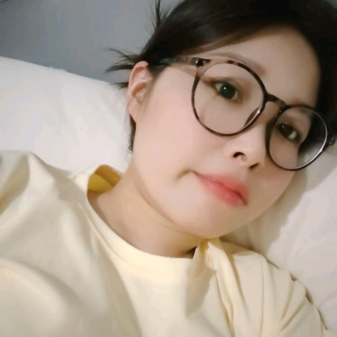 爱养鱼的小姐姐