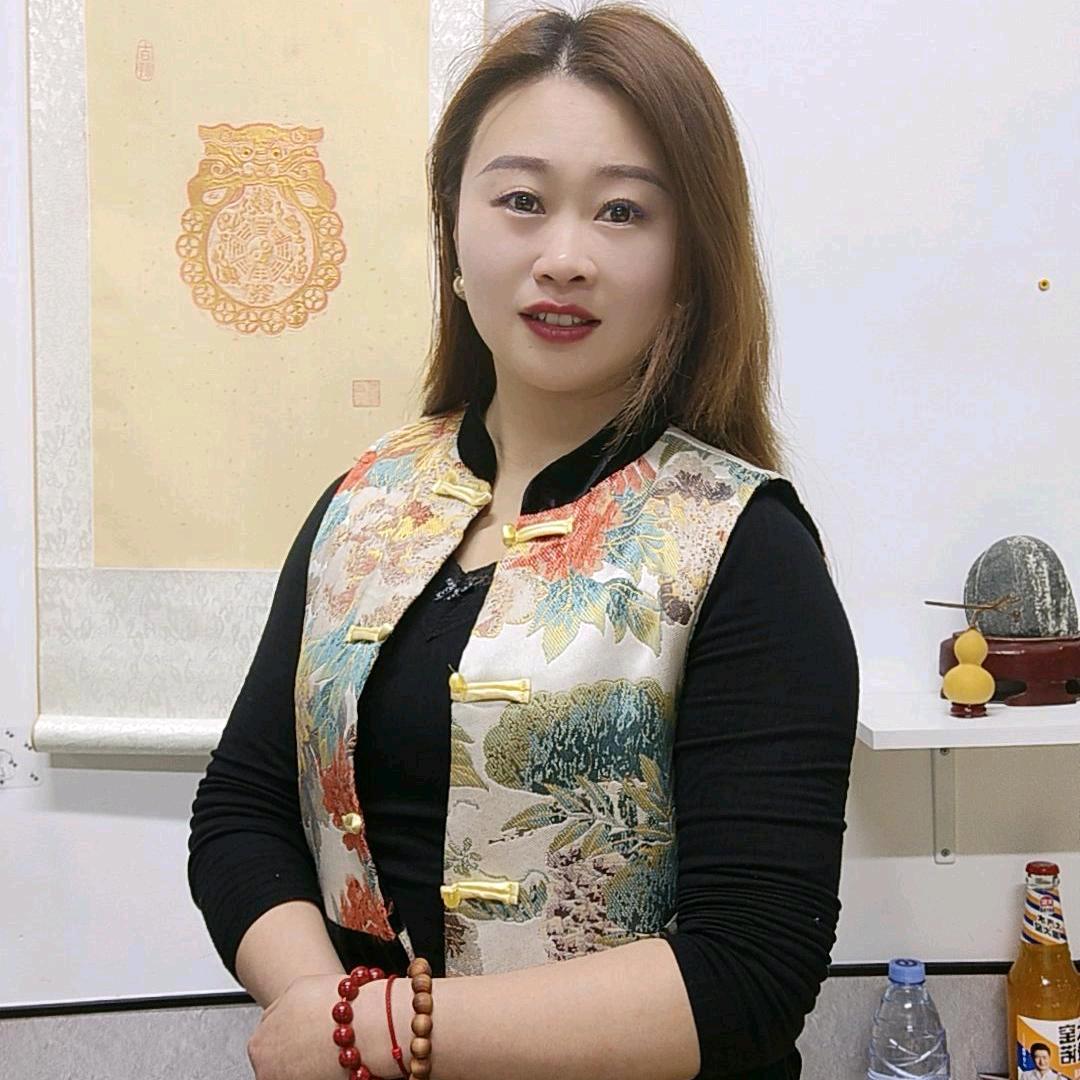 柯 昕 👉《王和后》