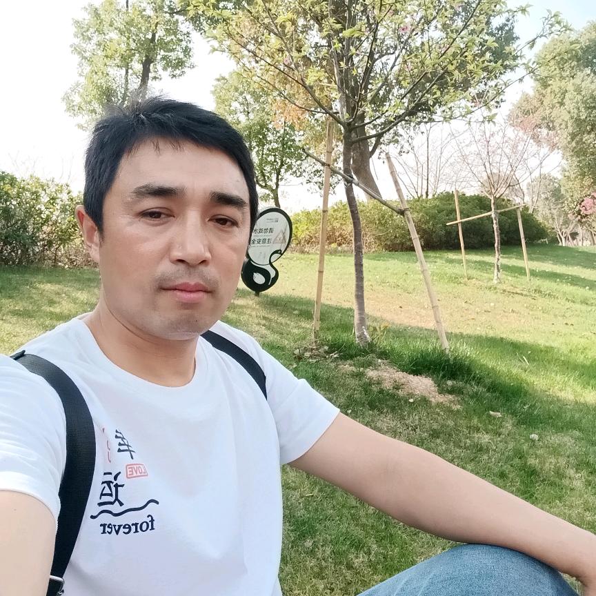 叼着辣条闯世界:-)