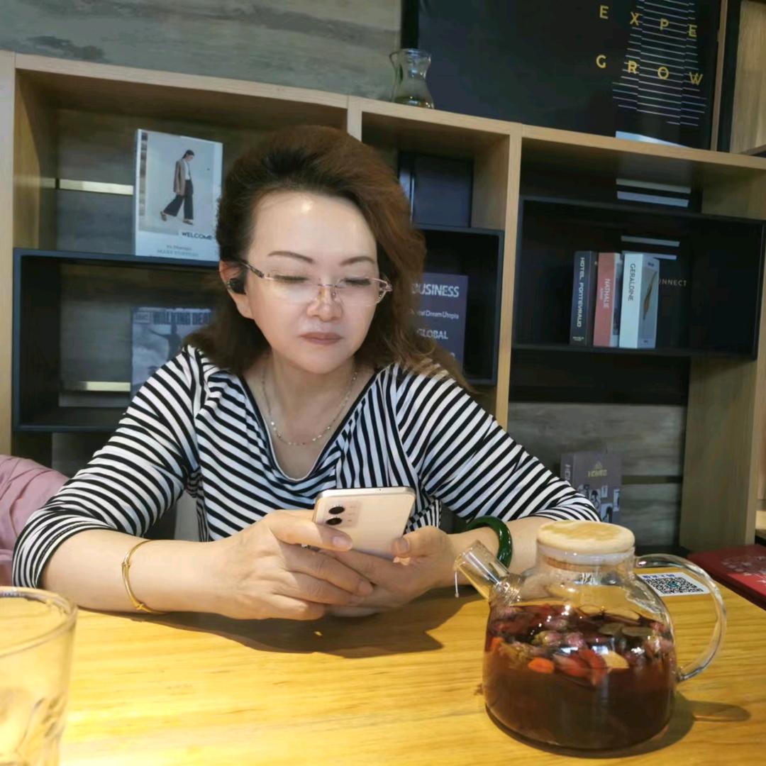 琼