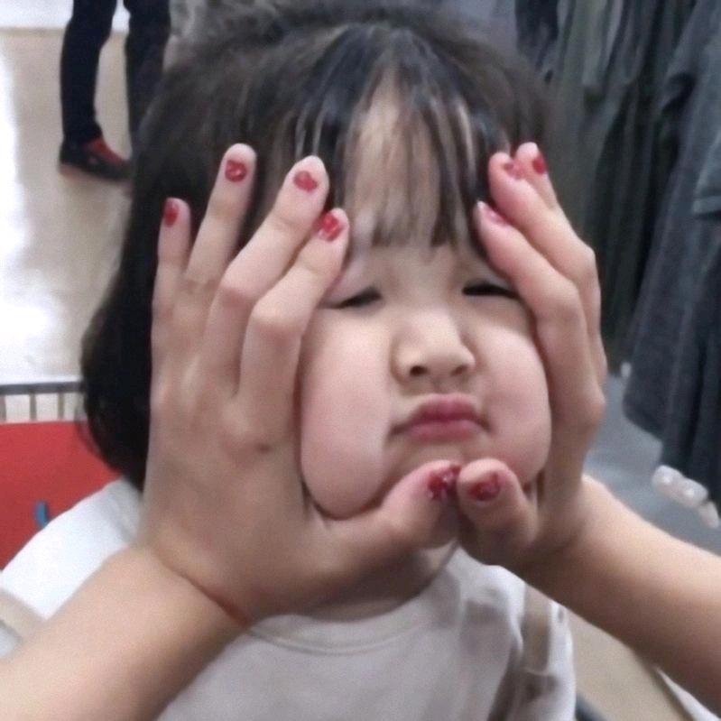 严~