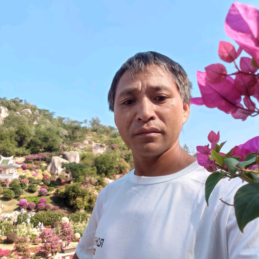 看透红尘，随佛随缘