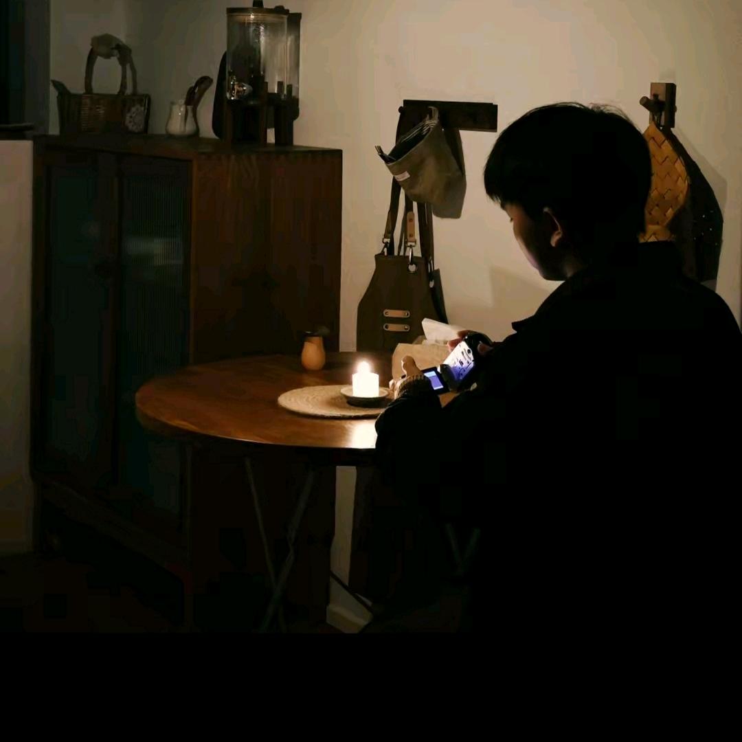- 篆愁君