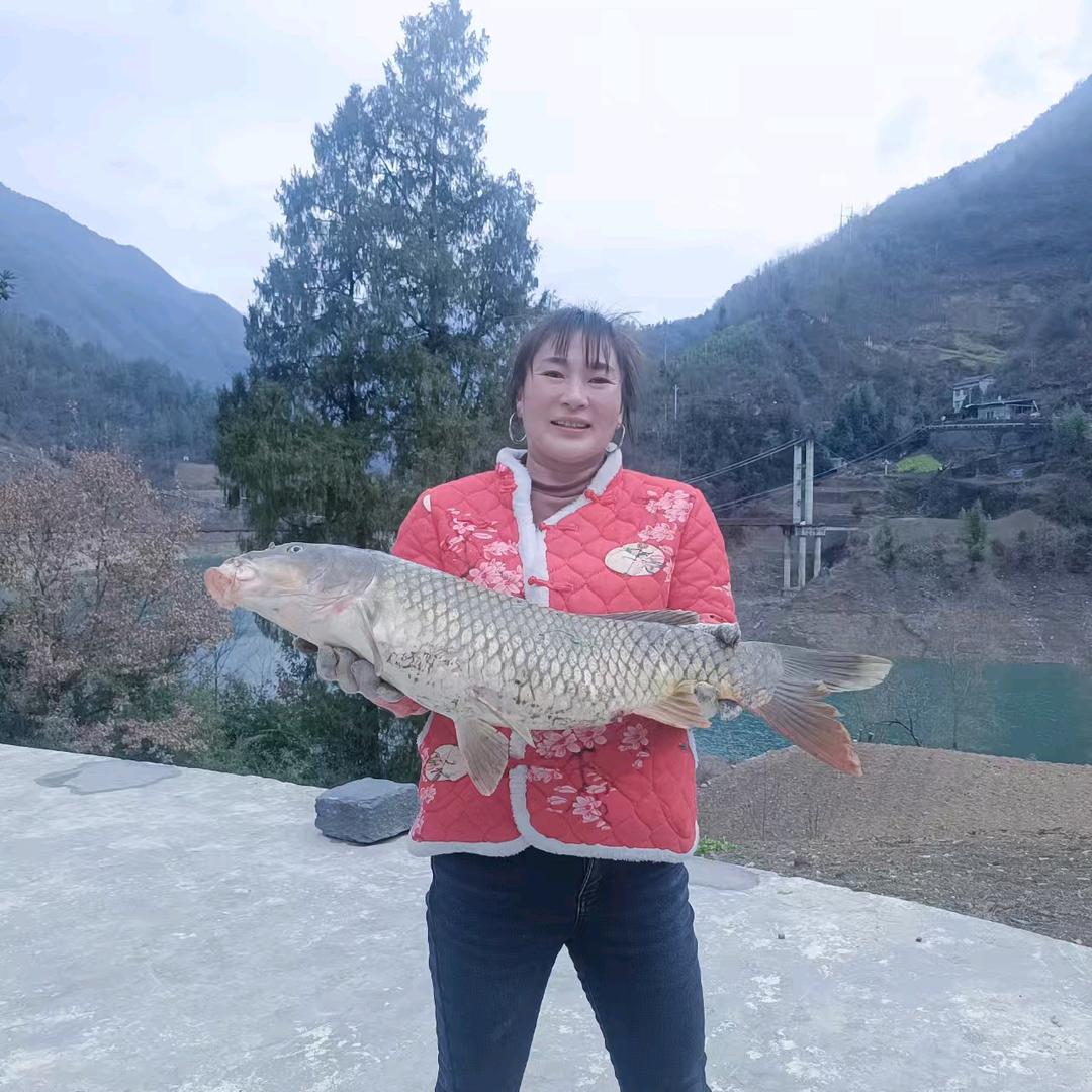城口妹儿爱钓鱼