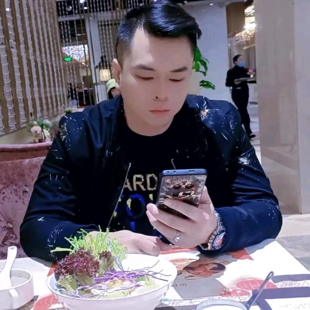 又要威又要戴头盔