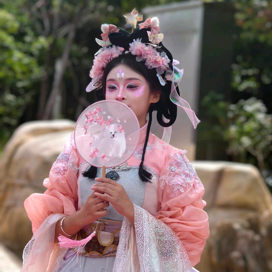 妹菲（万岁山不倒翁）