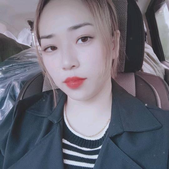 没有向命运去低头，白发已爬满头。