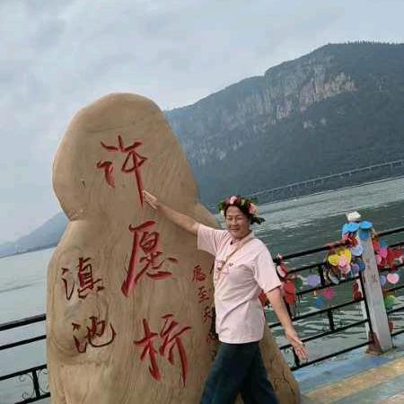 丽  青