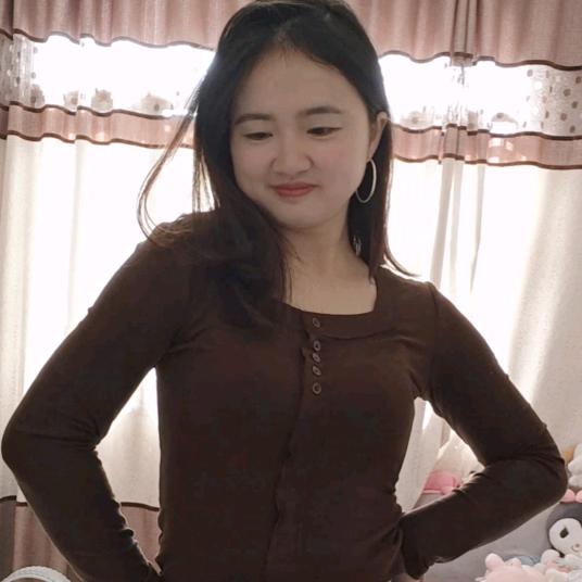 杨  小  倩