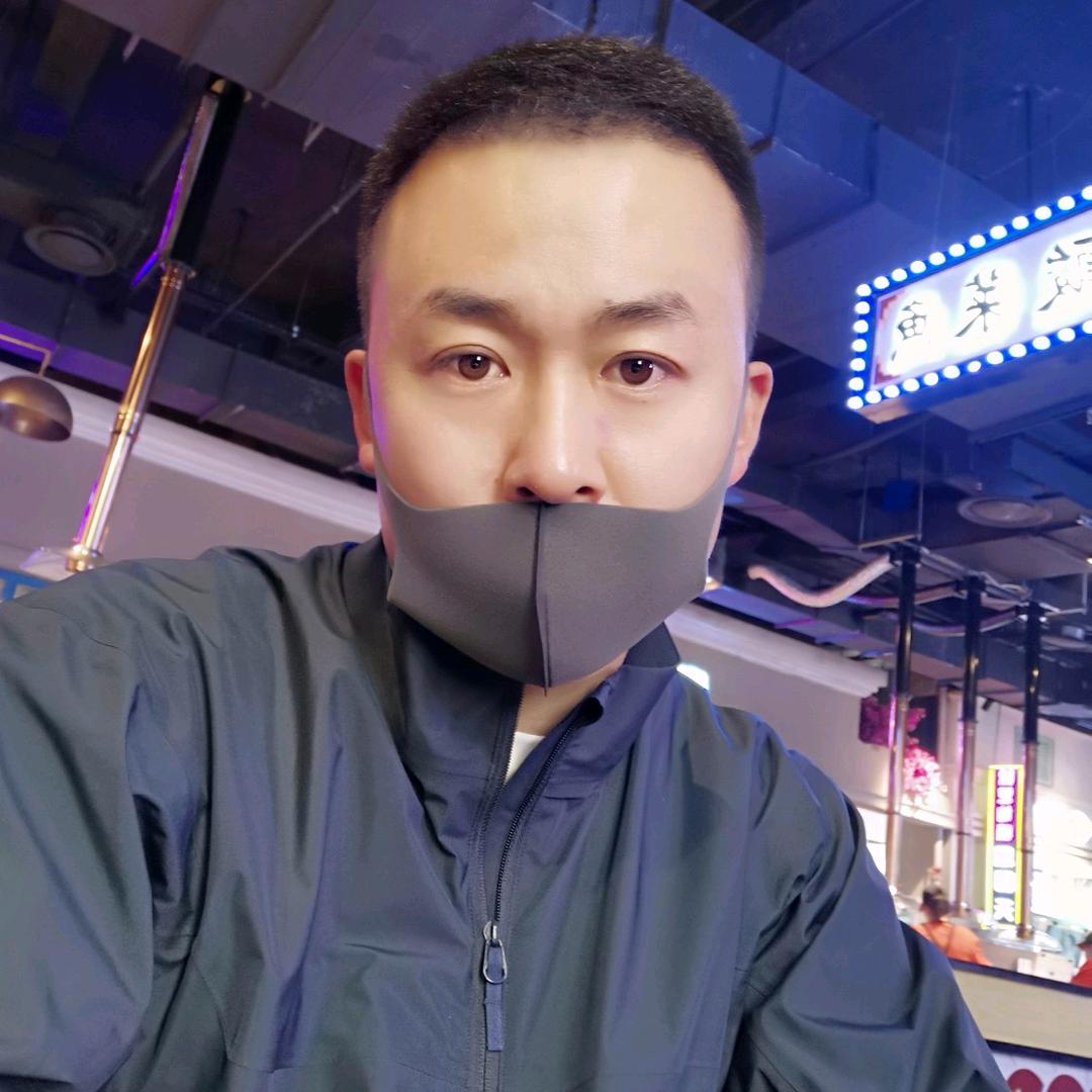 龙先生.