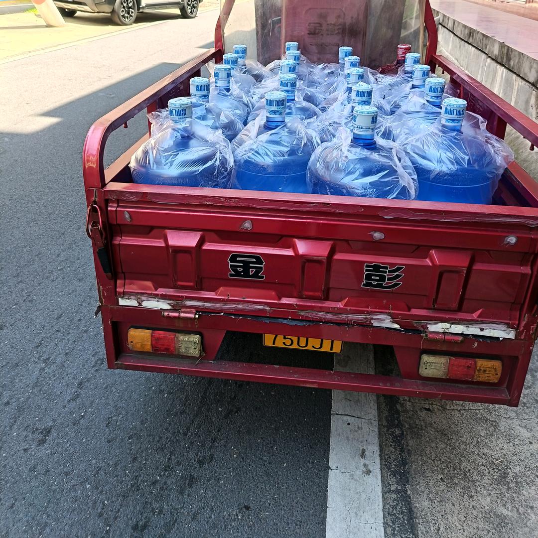 送水的六哥