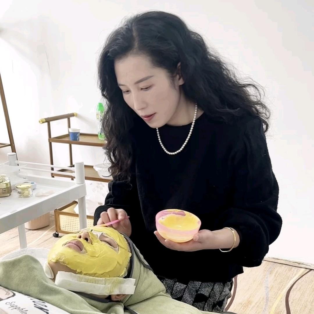 俏因子中草泥膜