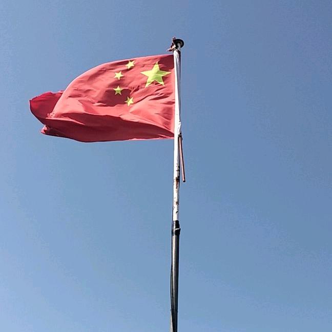 坐在坟头调戏鬼