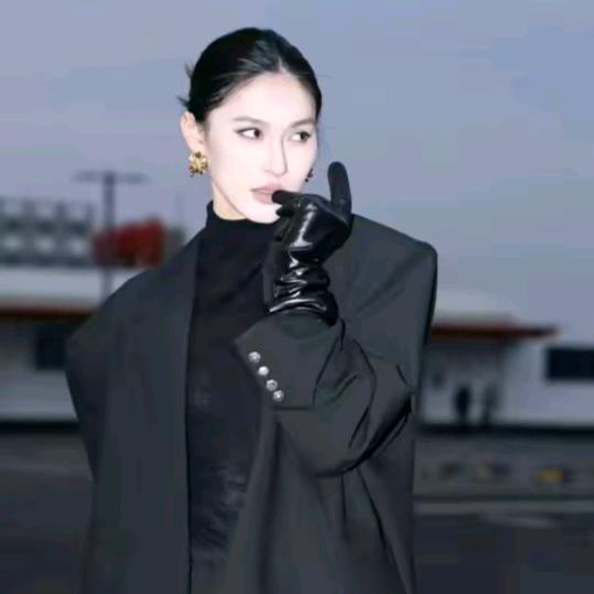 张琪轻奢女装-欧越创