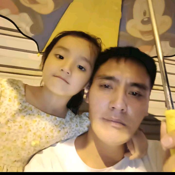 嘴唇爱上香烟，香烟爱上火柴