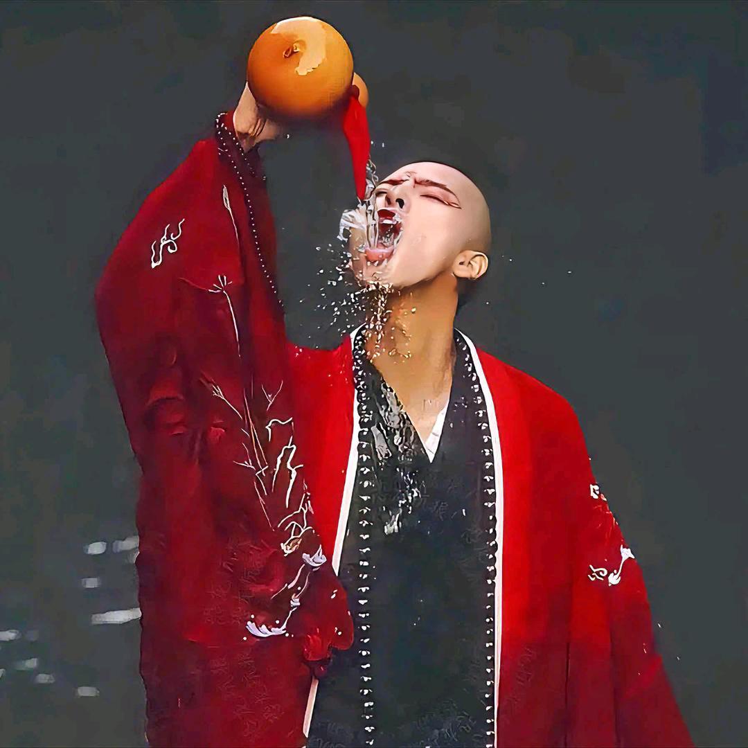 请叫我👊三哥💪