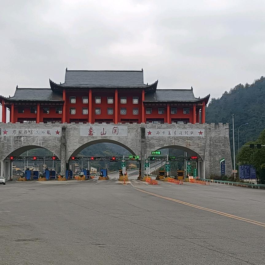 小寨坝镇黑神庙家具建材直销店