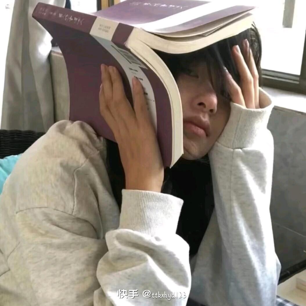 邪恶的眼镜妹
