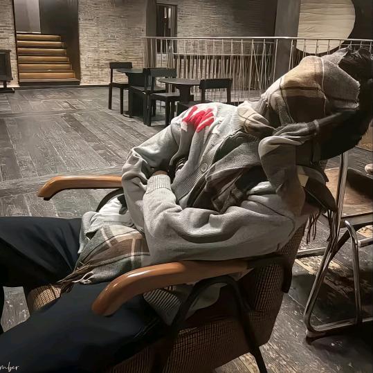 装忧郁被当非主流