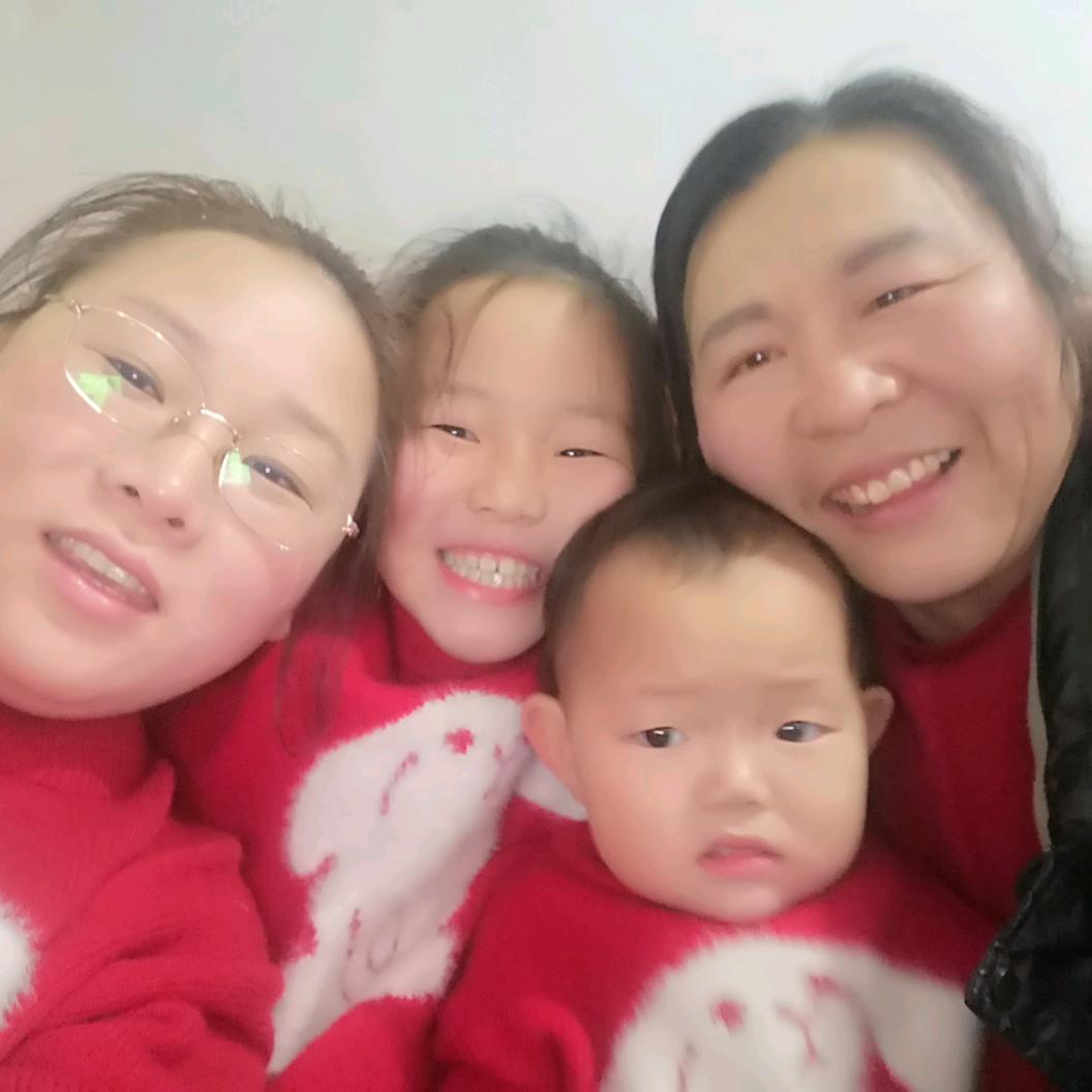 两个宝贝的奶奶