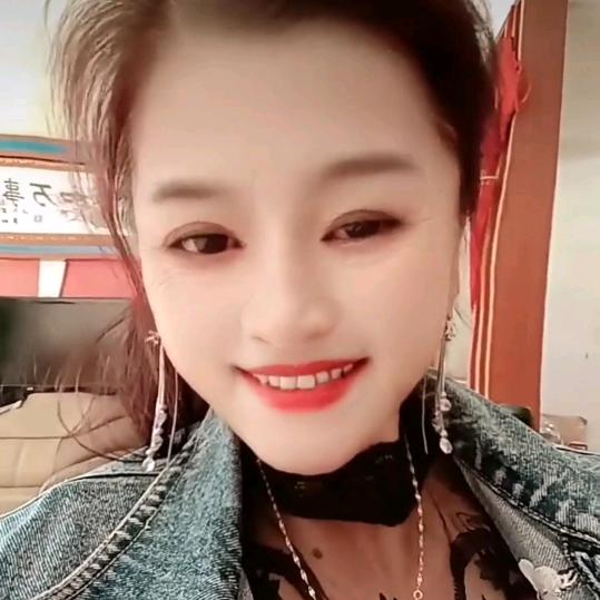 嫣然一笑🌹🌴🌹🌻🌹🌴❤🌷