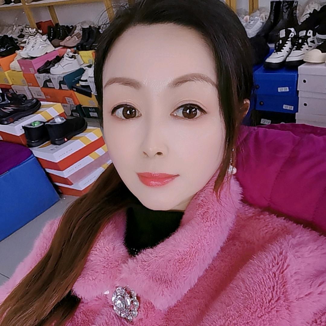 蓝天上一朵白云新潮鞋业欢迎您
