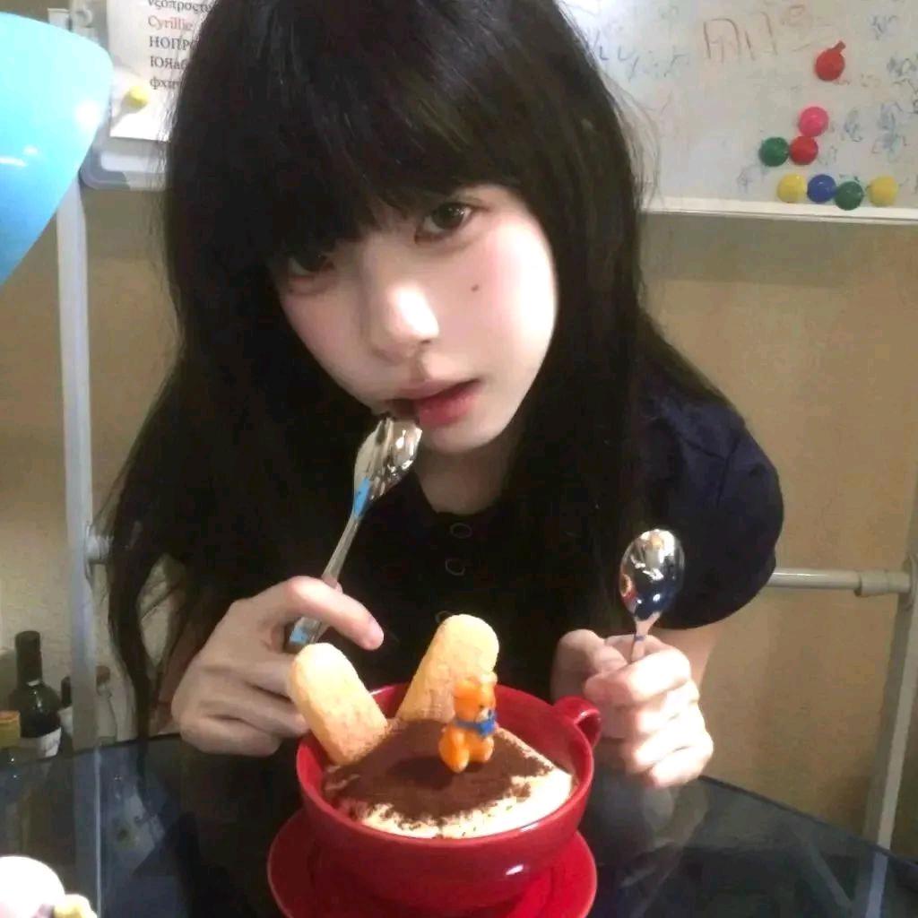 泠鸢