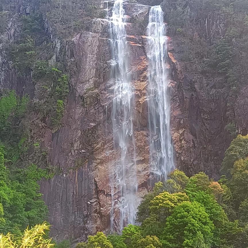 识英雄，品美酒