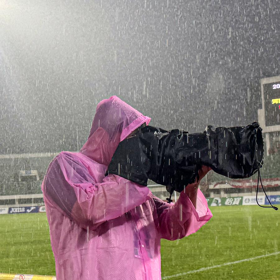 会跨栏的守门员