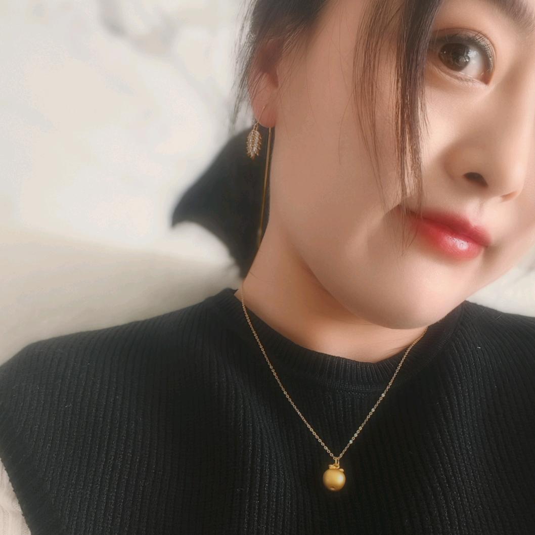 会拿化妆刷的晓芳