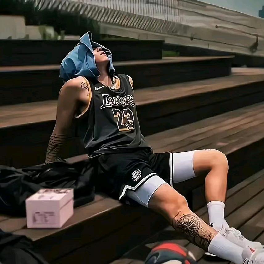 ཨ་ཁུ་🍁扎