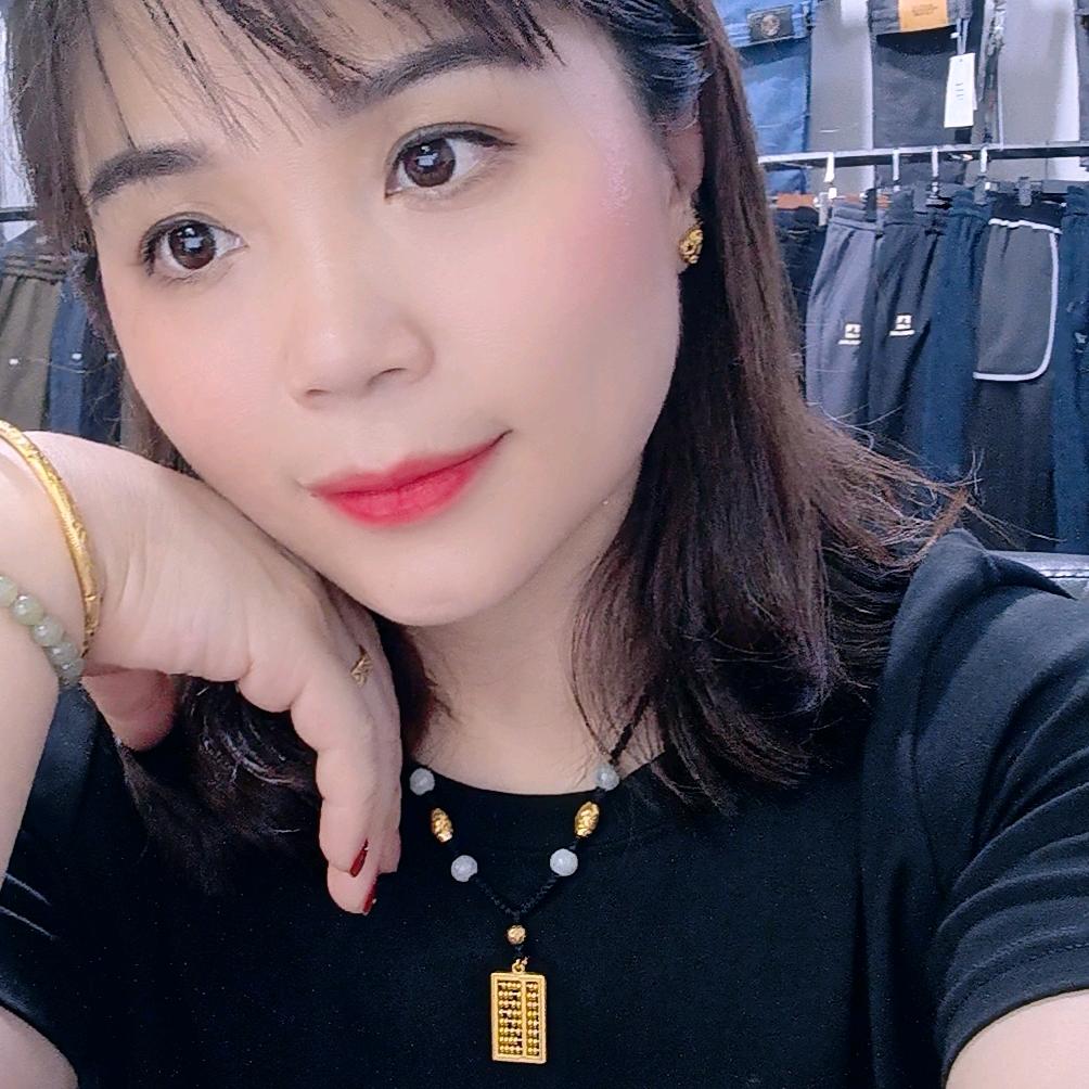 英服装工厂批发