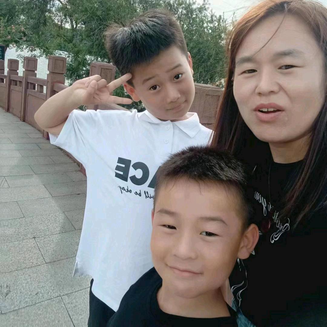 瑞萍，金豆豆童装