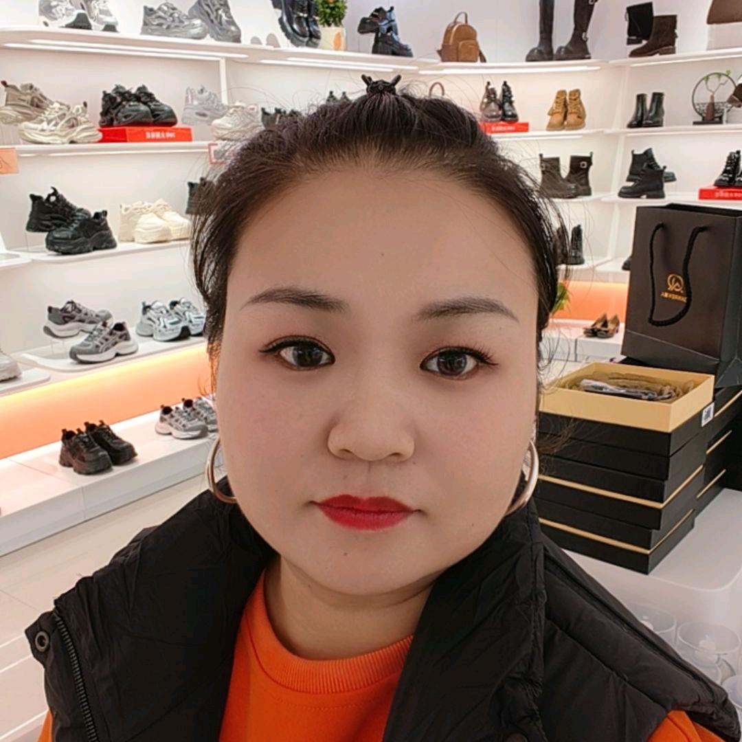强人鞋业白寨店小芳