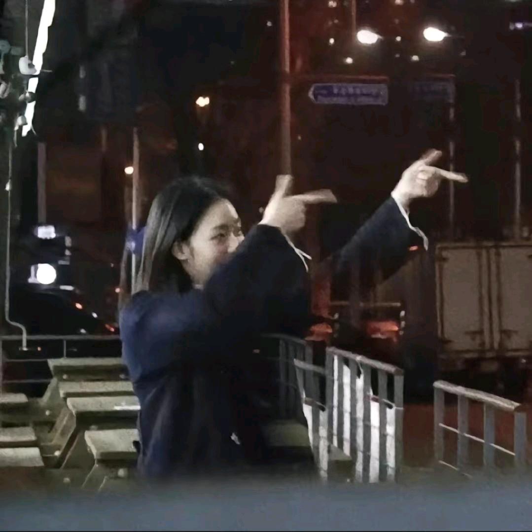 耳机坏了吧