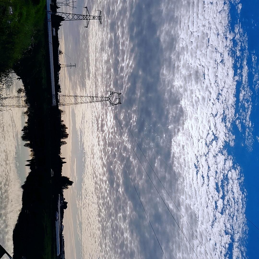 喜欢唱歌的80大叔