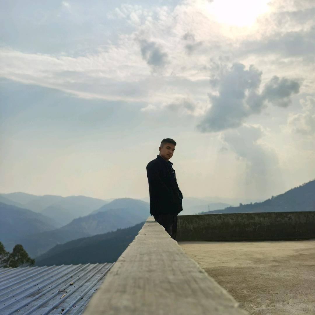 哈尼少年