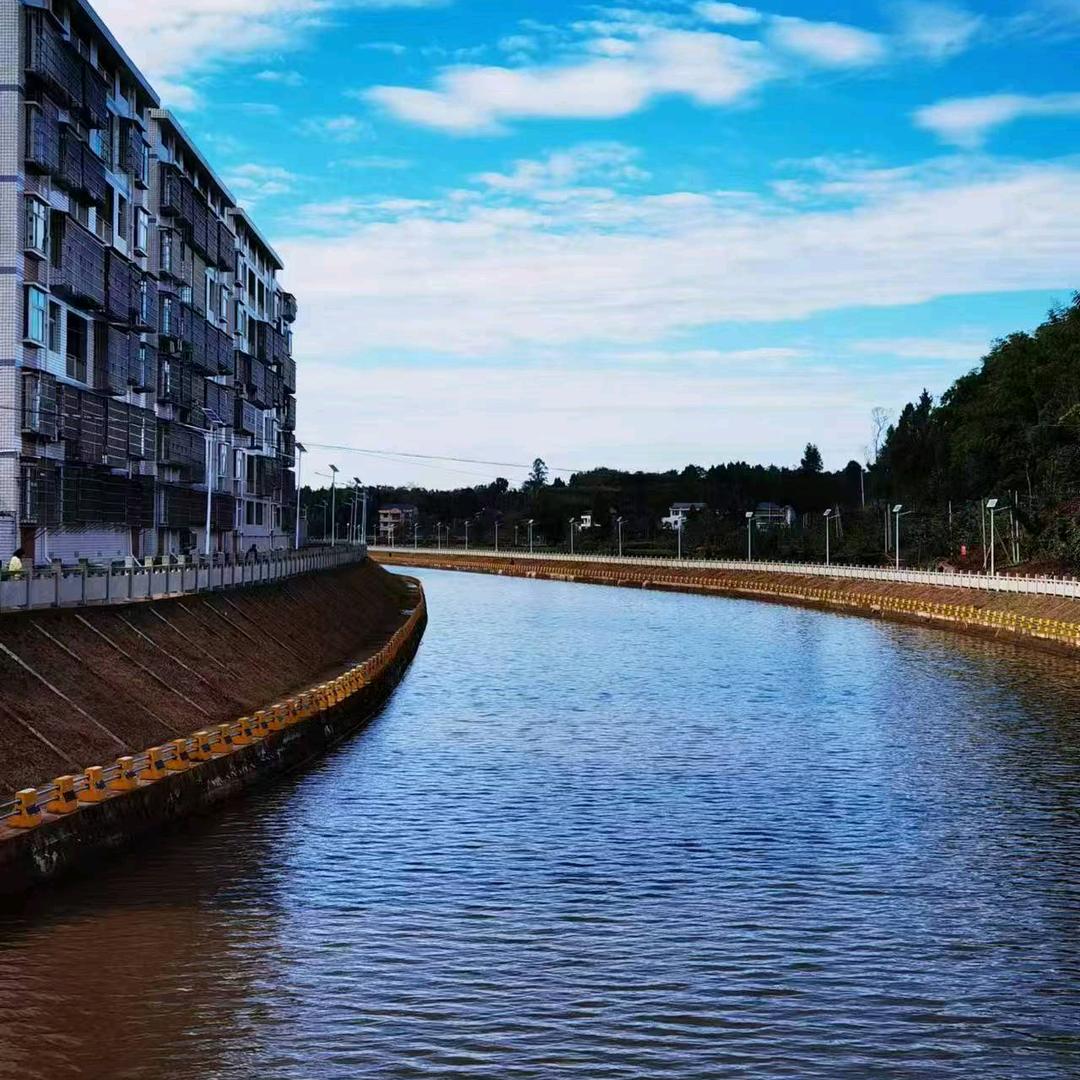 酉溪镇社区干部龙红梅