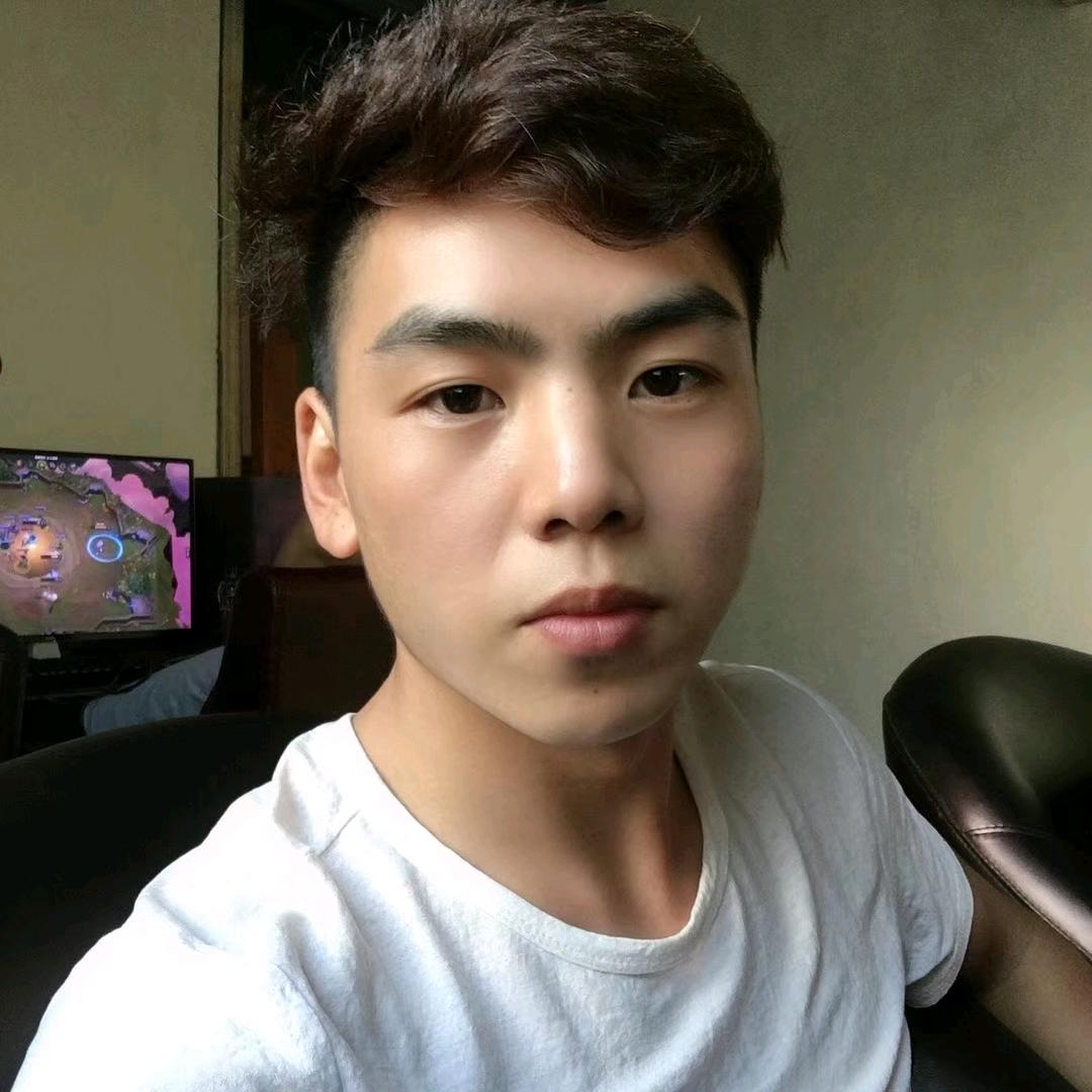 小  李