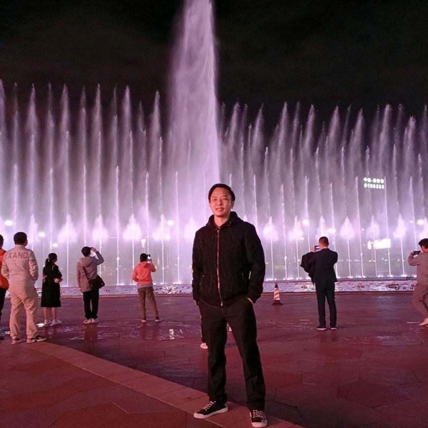 荣哥 首播（00:10）