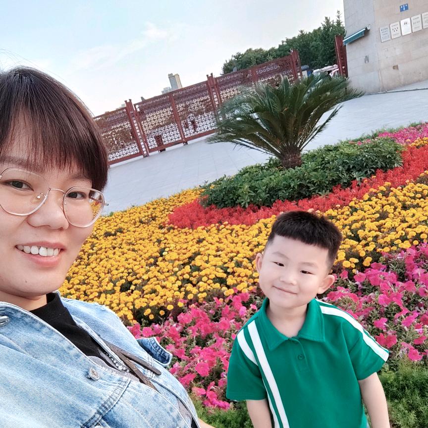 摆摊卖糟鱼的珊珊