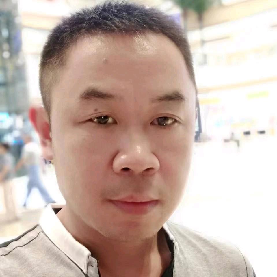何俊