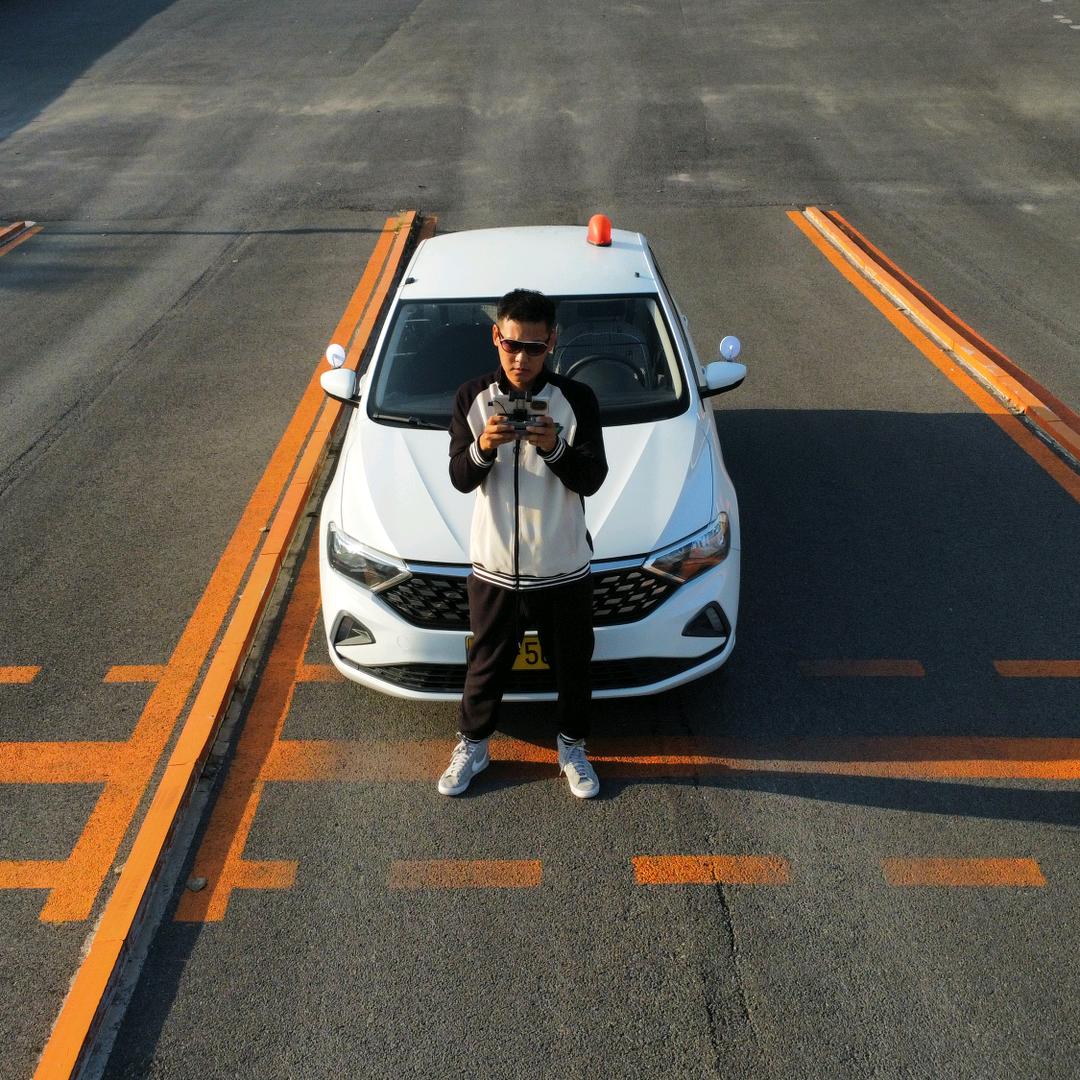 交通经济汽校阿驰