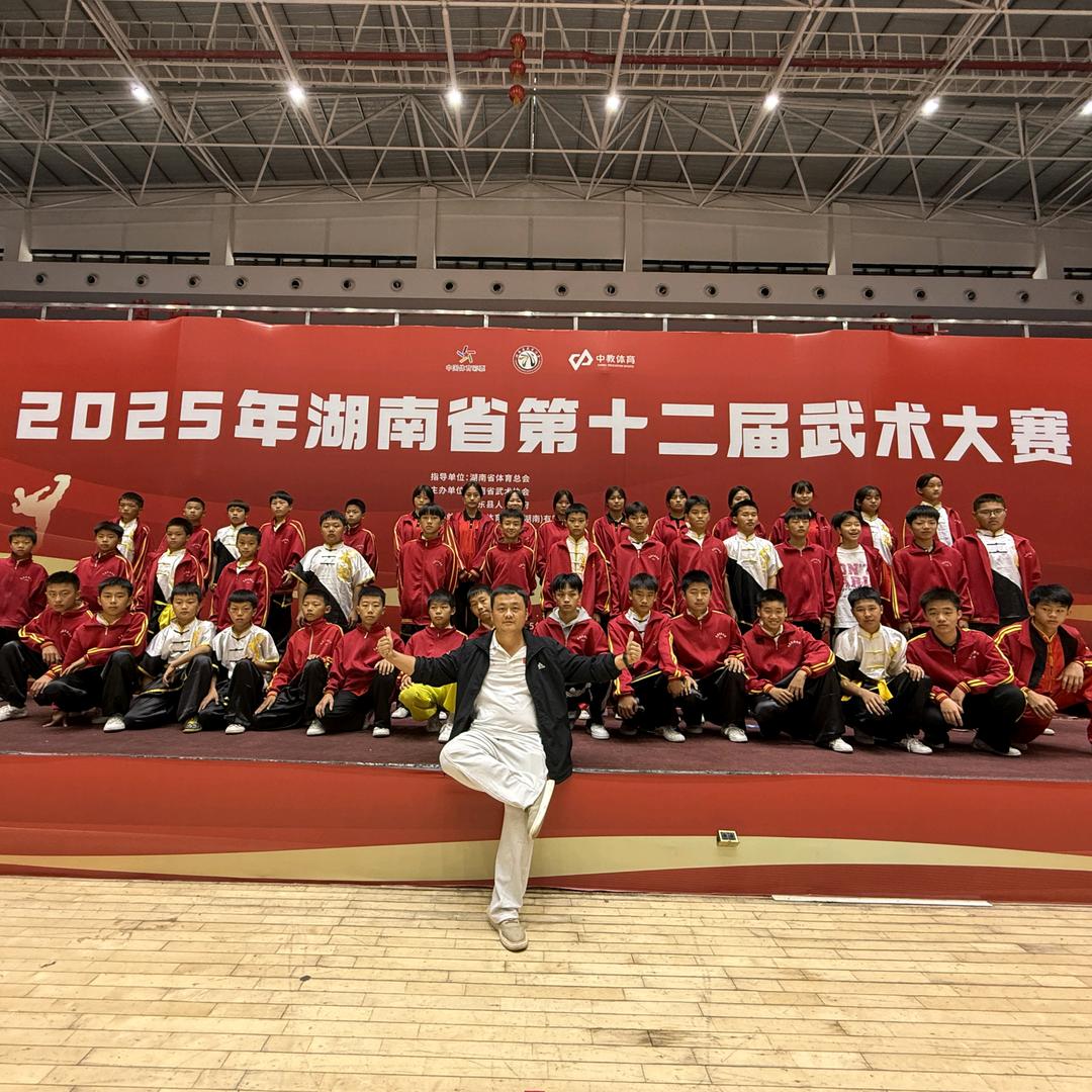 凤凰育英武校龙教练