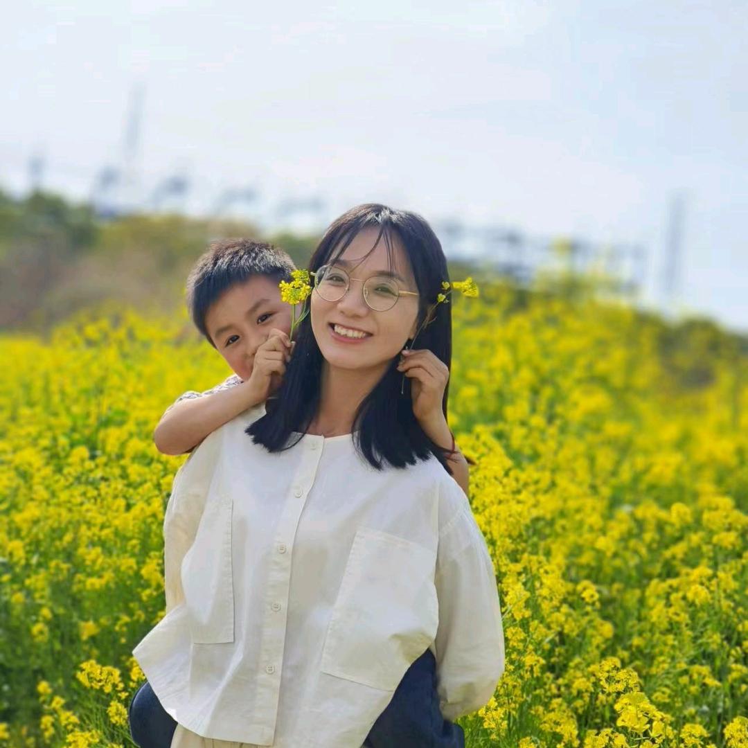 小迪的安全帽